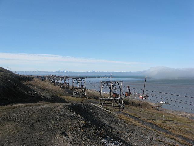 longyearbyen_roland_07july 236.jpg - Aujourd'hui, la plupart des mines autour de Longyearbyen ont cessé leur production.